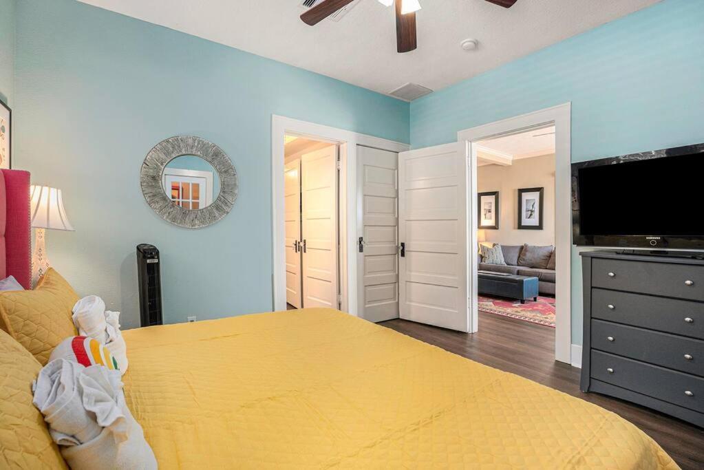 Beachy Bungalow! 2Bd, King Bed Galveston Exteriör bild