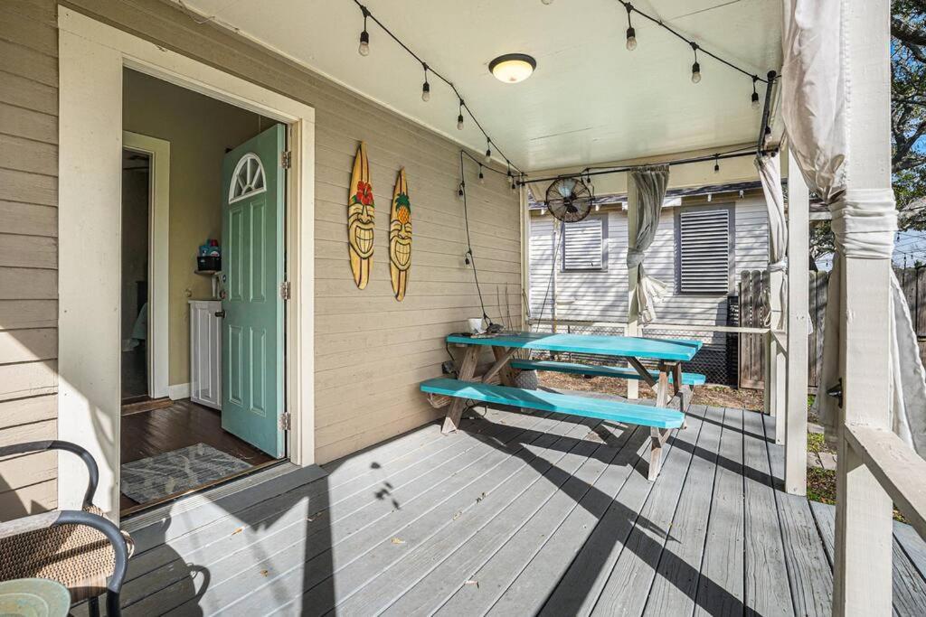 Beachy Bungalow! 2Bd, King Bed Galveston Exteriör bild