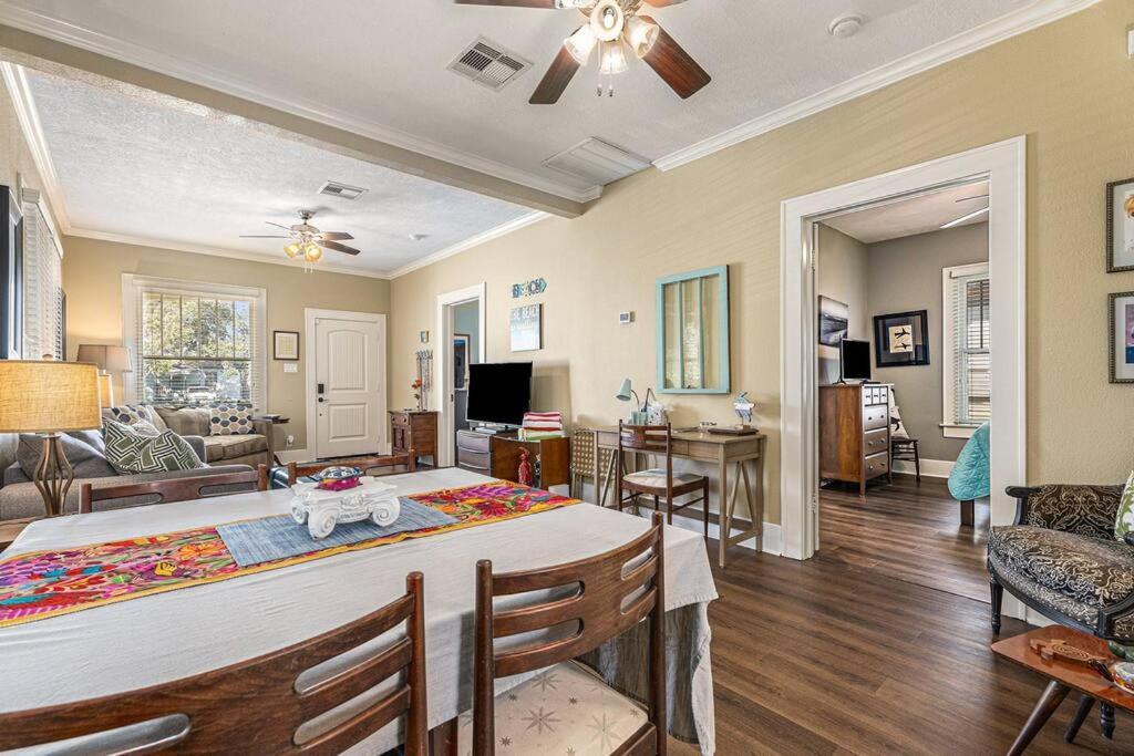 Beachy Bungalow! 2Bd, King Bed Galveston Exteriör bild