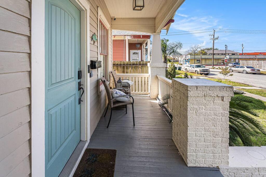 Beachy Bungalow! 2Bd, King Bed Galveston Exteriör bild