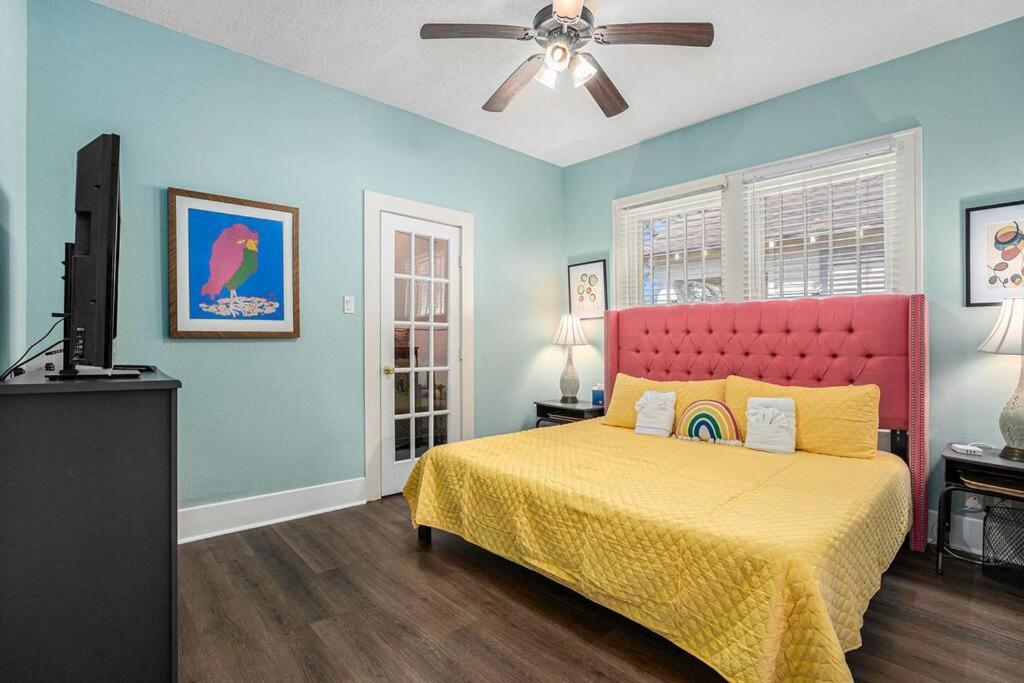 Beachy Bungalow! 2Bd, King Bed Galveston Exteriör bild