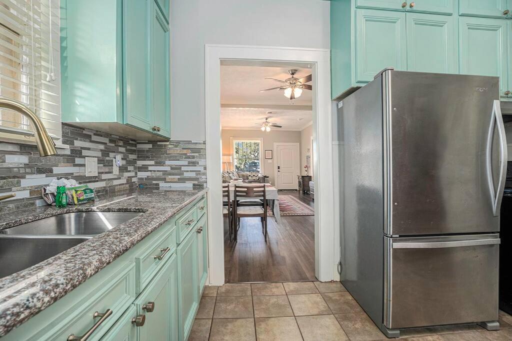 Beachy Bungalow! 2Bd, King Bed Galveston Exteriör bild