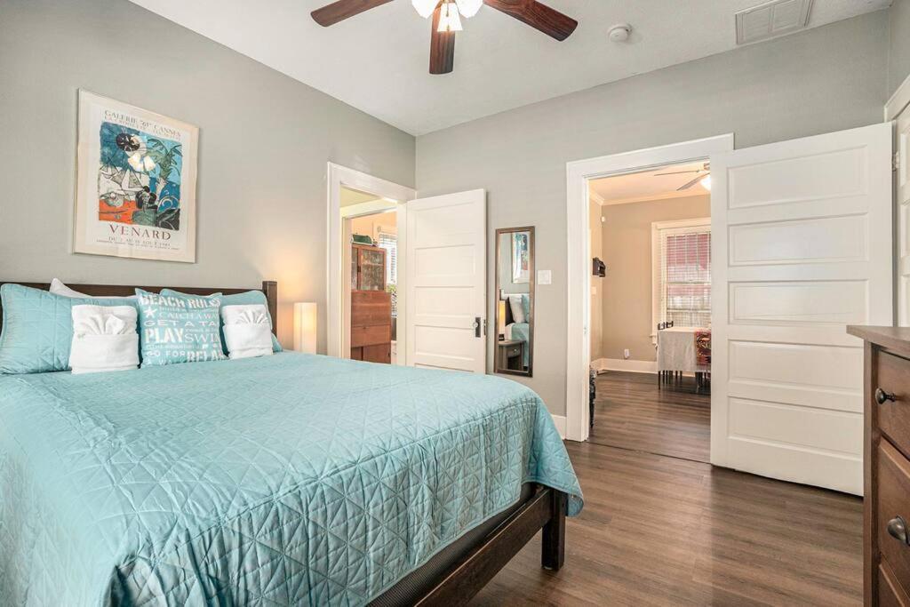 Beachy Bungalow! 2Bd, King Bed Galveston Exteriör bild