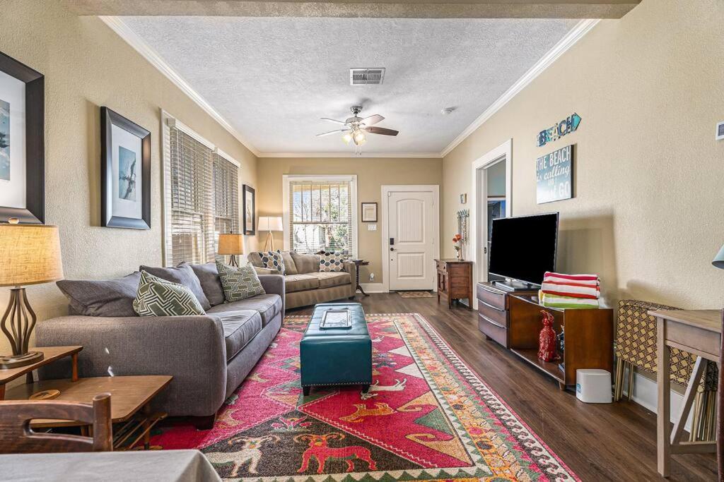 Beachy Bungalow! 2Bd, King Bed Galveston Exteriör bild