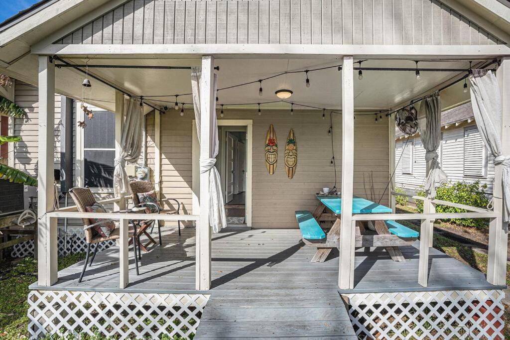 Beachy Bungalow! 2Bd, King Bed Galveston Exteriör bild