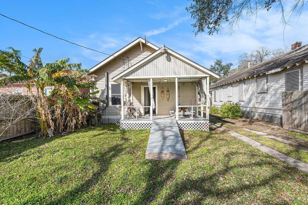 Beachy Bungalow! 2Bd, King Bed Galveston Exteriör bild