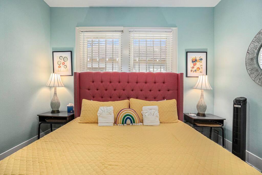 Beachy Bungalow! 2Bd, King Bed Galveston Exteriör bild