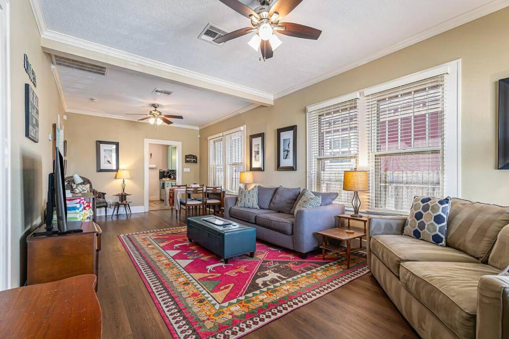 Beachy Bungalow! 2Bd, King Bed Galveston Exteriör bild